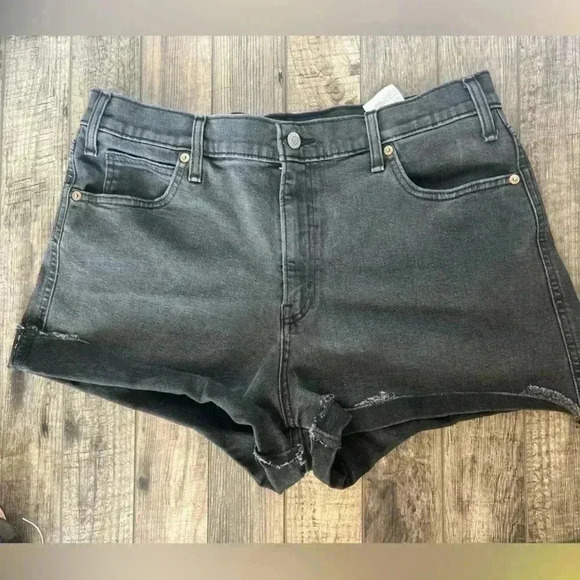 Signature by Levi Strauss Pants - Levi Strauss Black high rise cuffed Frayed Hem Jean Shorts cut off grunge sz 33